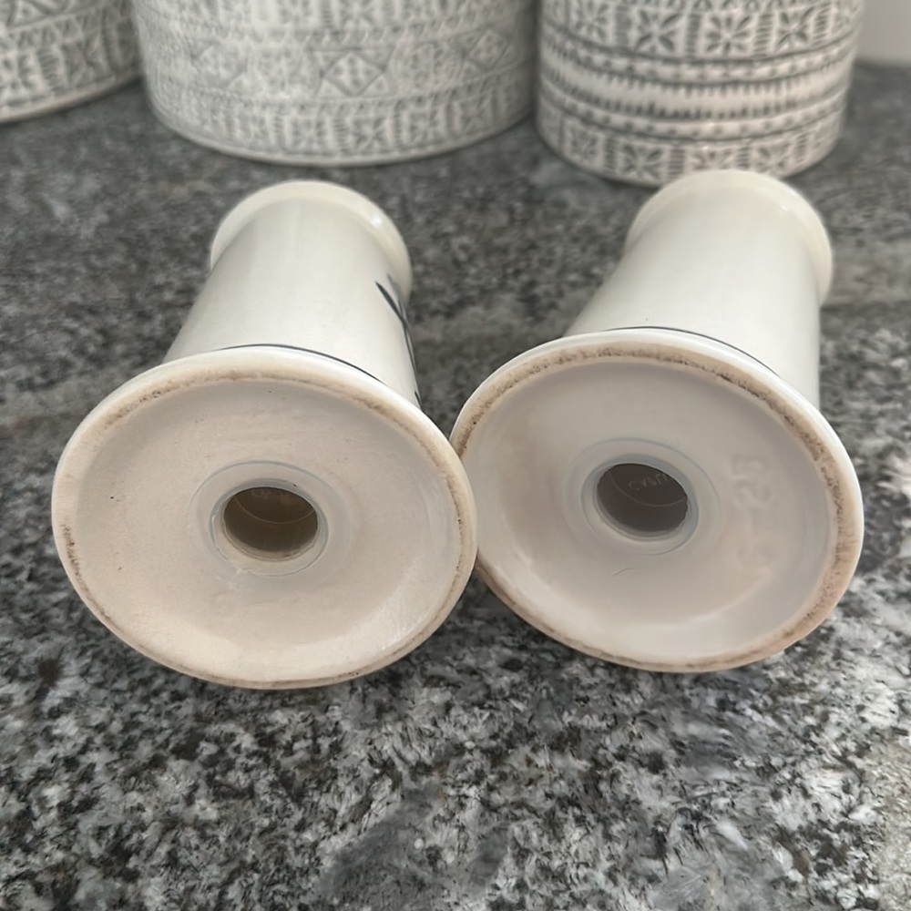 Pfaltzgraff Windsong salt & pepper shaker set - Picture 3 of 4